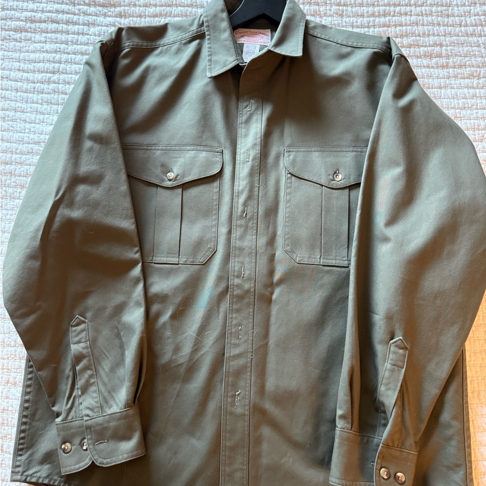 Filson Green Lightweight Shirt Jacket with Collared Neckline